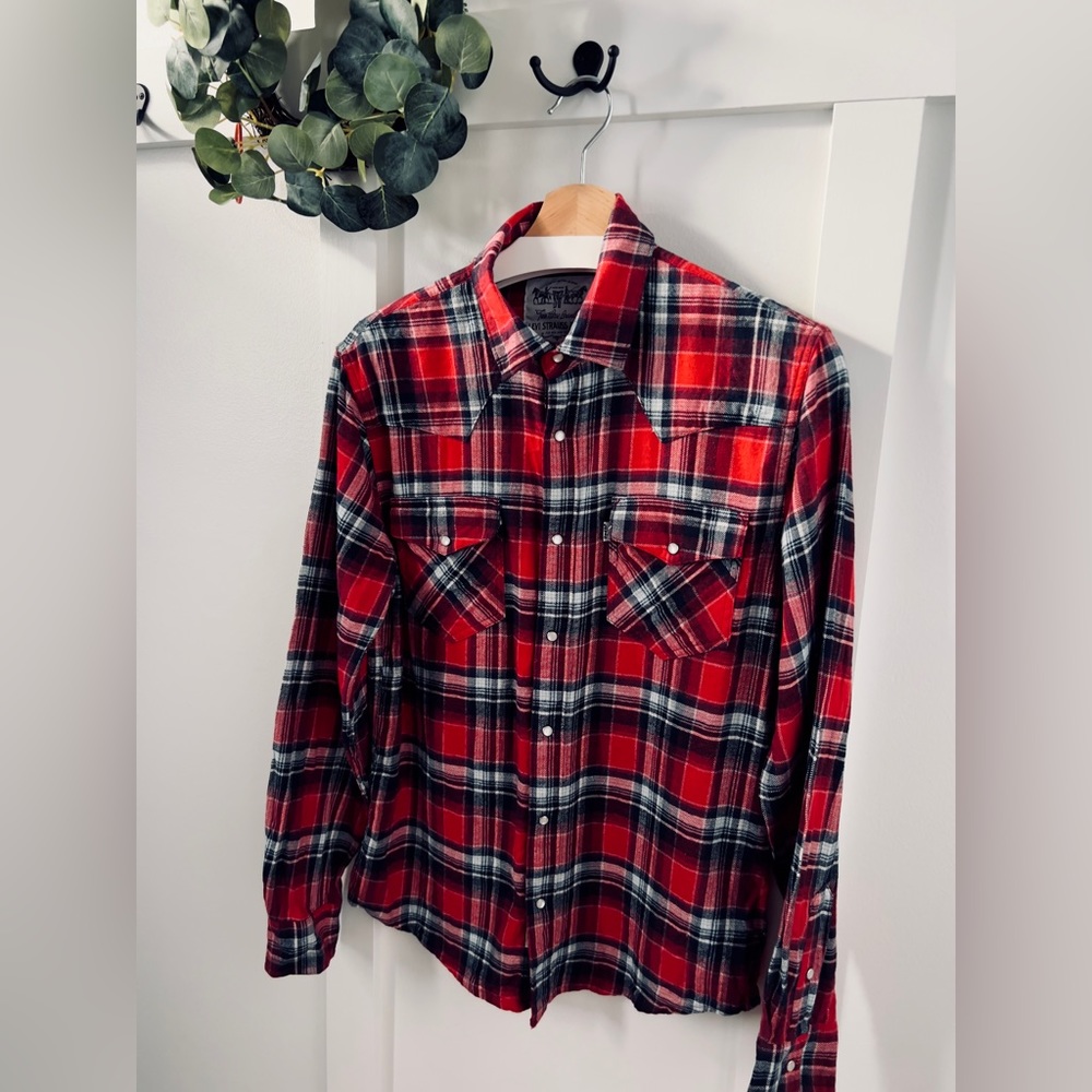VINTAGE Levi's Woman’s Pearl Snap Western Plaid Long Sleeve Shirt Size S